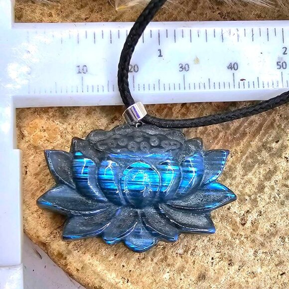 Nature Labradorite Carved Flashy Lotus Flower Pendant Necklace - Picture 9 of 9